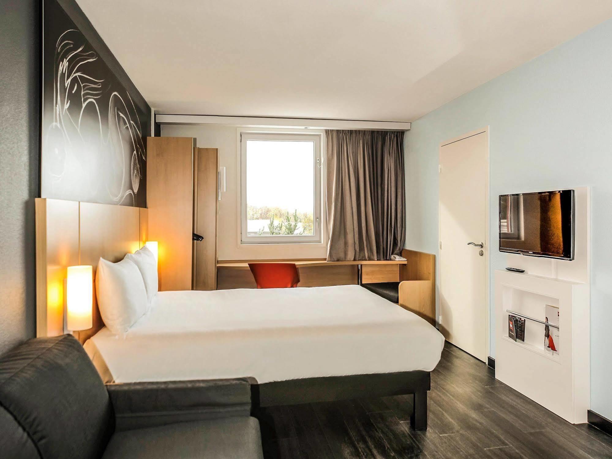 Ibis Saint-Genis-Pouilly Geneve Hotell Exteriör bild