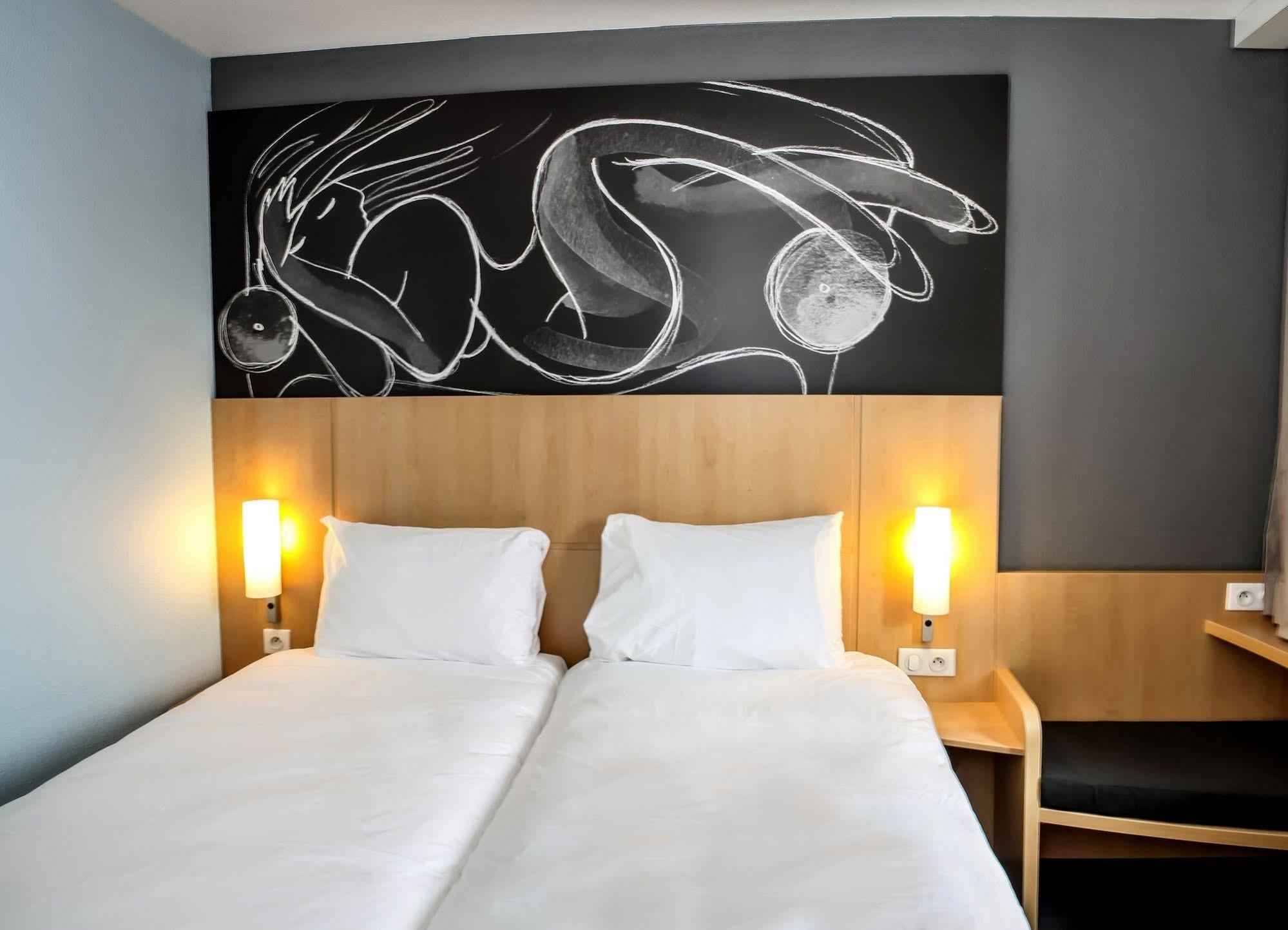 Ibis Saint-Genis-Pouilly Geneve Hotell Exteriör bild